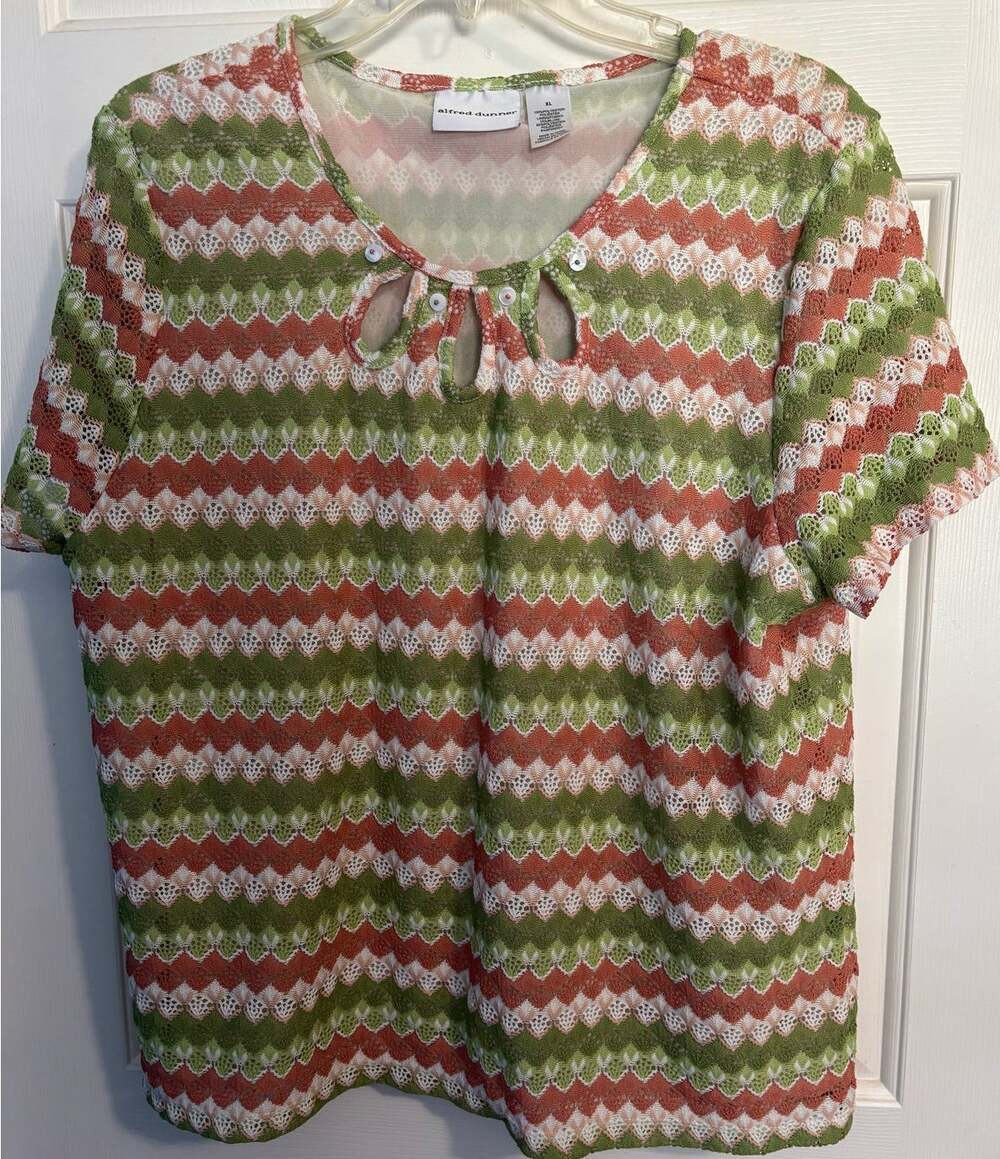 Alfred Dunner Shirt Womens XL Green Pink White Chevron Lace Cutout Blouse